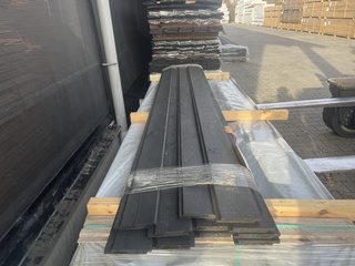 Ca. 11x Channelsidding Zwart Gecoat, 18x140mm, lengte 300cm